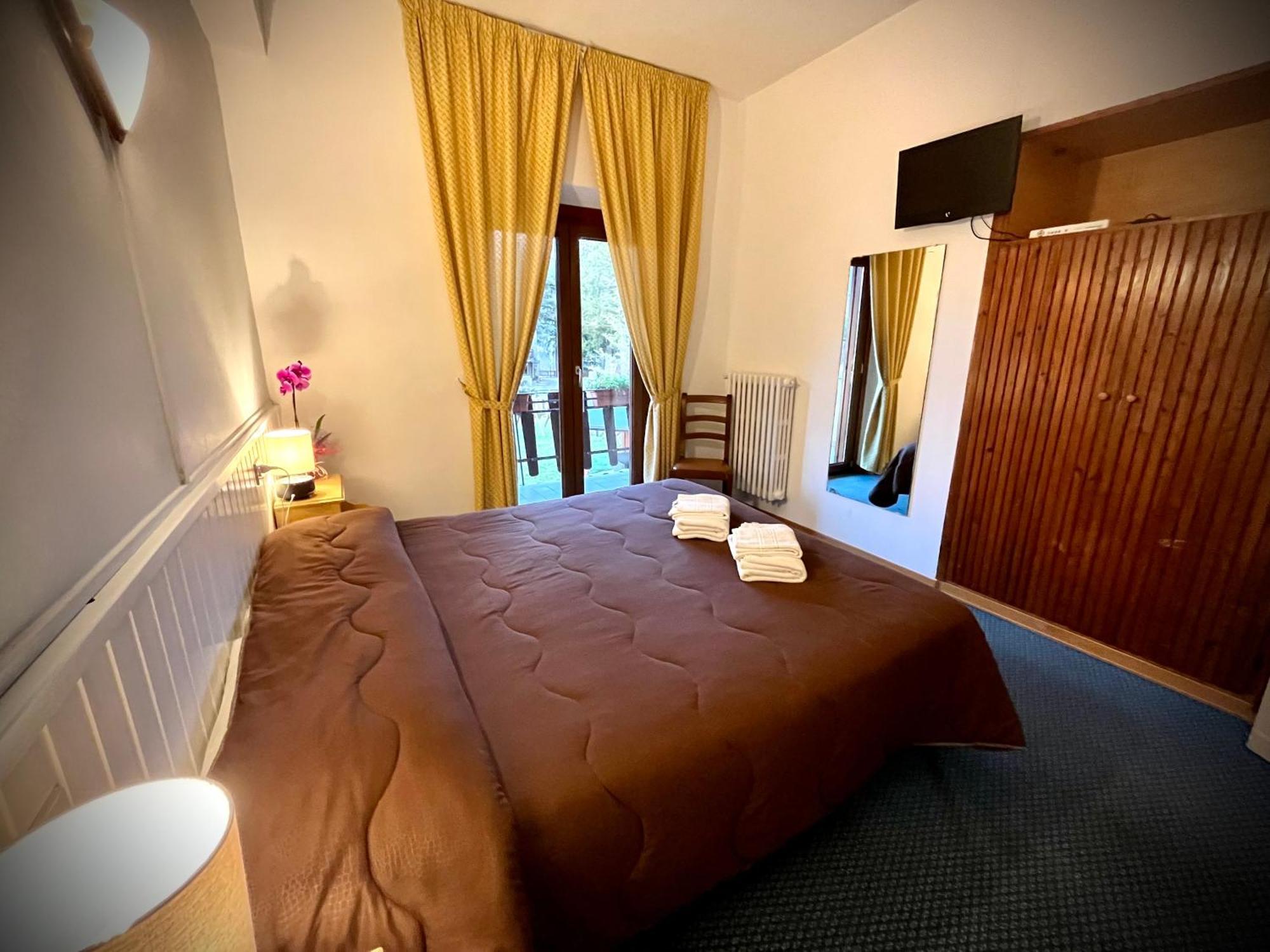 Hotel Pinguino เปสกัสเซโรลี ภายนอก รูปภาพ