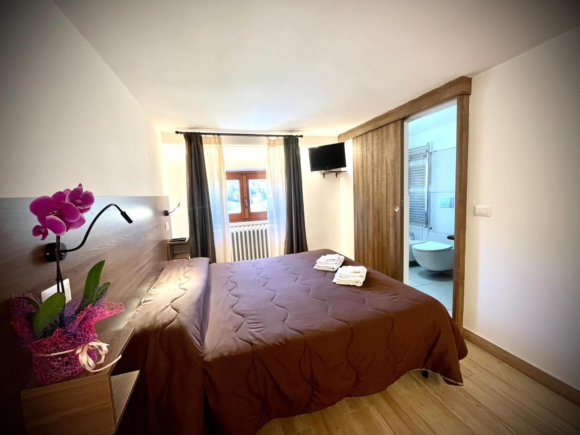 Hotel Pinguino เปสกัสเซโรลี ภายนอก รูปภาพ
