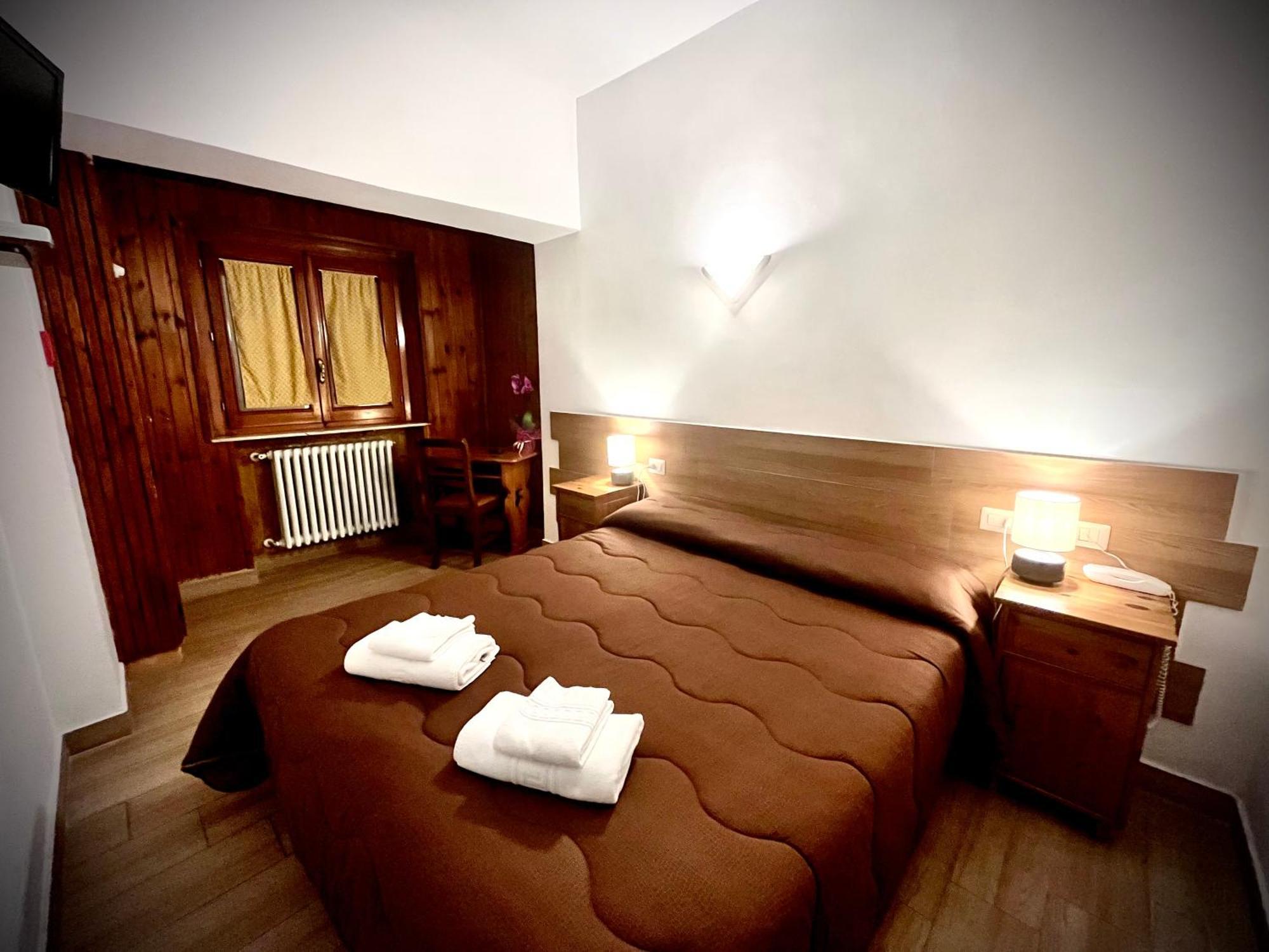 Hotel Pinguino เปสกัสเซโรลี ภายนอก รูปภาพ