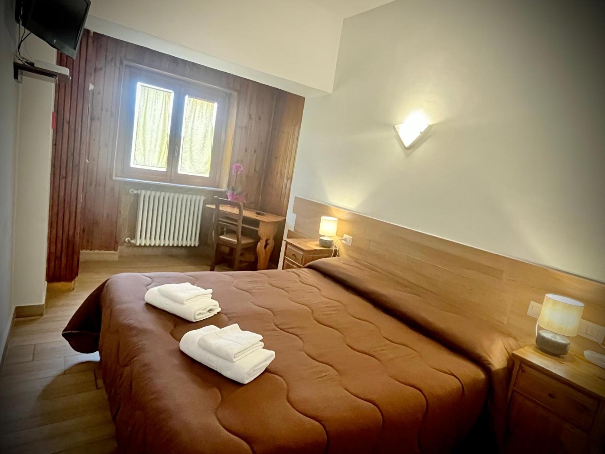 Hotel Pinguino เปสกัสเซโรลี ภายนอก รูปภาพ